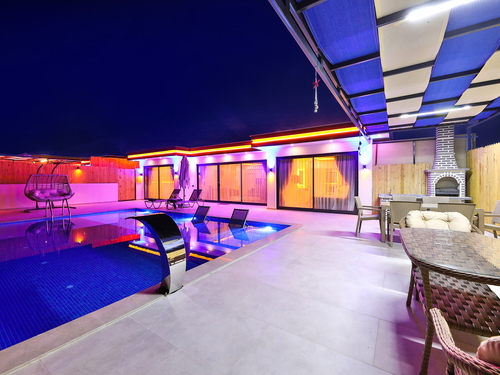  gece  -  Kasım
  | Kalkan Sarıbelen’de Korunaklı Havuzlu Aile Villası