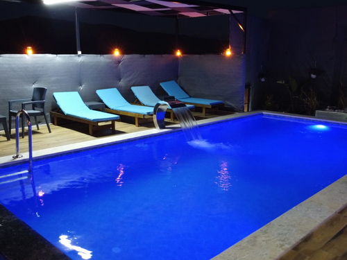  gece  -  Kasım
  | Fethiye Karaçulha’da Jakuzili, Şehir Manzaralı Özel Havuzlu Kiralık Villa