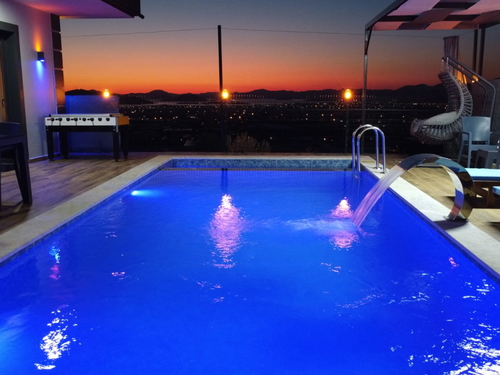  gece  -  Kasım
  | Fethiye Karaçulha’da Jakuzili, Şehir Manzaralı Özel Havuzlu Kiralık Villa