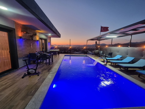  gece  -  Kasım
  | Fethiye Karaçulha’da Jakuzili, Şehir Manzaralı Özel Havuzlu Kiralık Villa