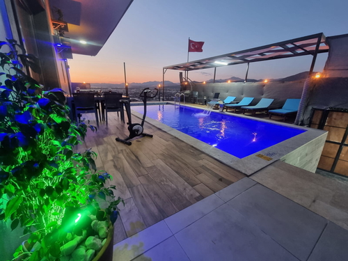  gece  -  Kasım
  | Fethiye Karaçulha’da Jakuzili, Şehir Manzaralı Özel Havuzlu Kiralık Villa