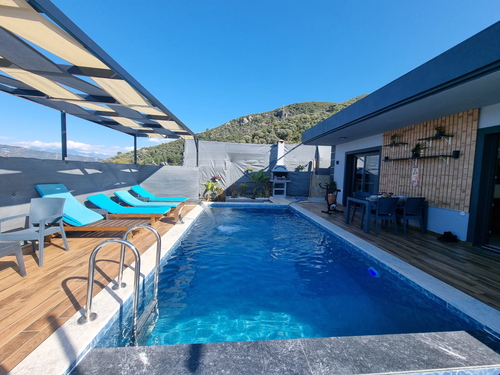  gece  -  Kasım
  | Fethiye Karaçulha’da Jakuzili, Şehir Manzaralı Özel Havuzlu Kiralık Villa