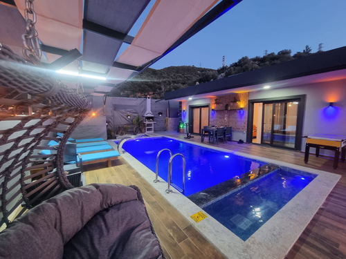  gece  -  Kasım
  | Fethiye Karaçulha’da Jakuzili, Şehir Manzaralı Özel Havuzlu Kiralık Villa