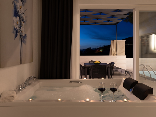  gece  -  Kasım
  | Kalkan İslamlar’da Jakuzili Balayı Villası – Doğa İçinde Romantik Kaçamak