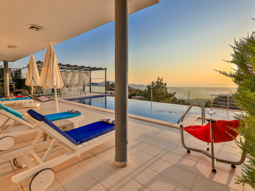 gece - Kasım
| Kalkan İslamlar Köyü’nde Jakuzili ve Korunaklı Havuzlu Kiralık Villa