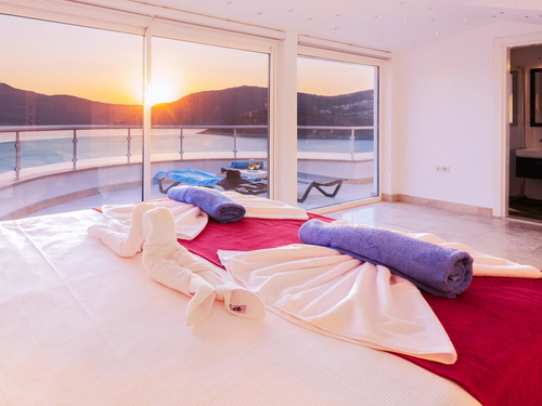  gece  -  Kasım
  | Kalkan Kışla’da Deniz Manzaralı Geniş Kiralık Villa