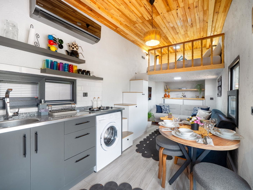  gece  -  Kasım
  | Kaş Ahatlı’da Özel Havuzlu 2 Kişilik Tiny House Tatili