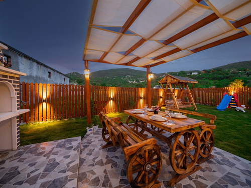  gece  -  Kasım
  | Kaş Ahatlı’da Özel Havuzlu 2 Kişilik Tiny House Tatili