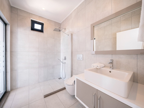  gece  -  Kasım
  | Kalkan Üzümlü’de Korunaklı Havuzlu ve Jakuzili Tatil Villası