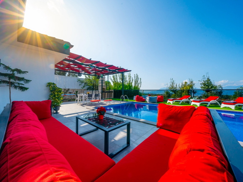  gece  -  Kasım
  | Kalkan Üzümlü’de Korunaklı Havuzlu ve Jakuzili Tatil Villası