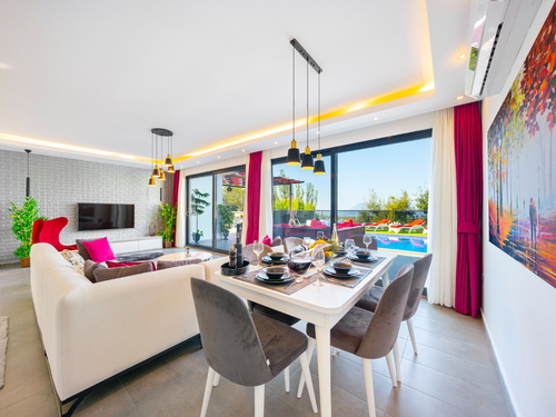  gece  -  Kasım
  | Kalkan Üzümlü’de Korunaklı Havuzlu ve Jakuzili Tatil Villası