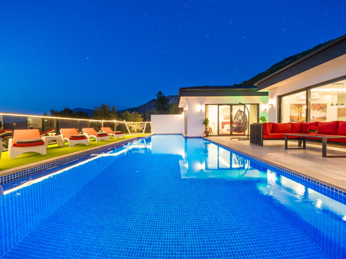  gece  -  Kasım
  | Kalkan Üzümlü’de Korunaklı Havuzlu ve Jakuzili Tatil Villası