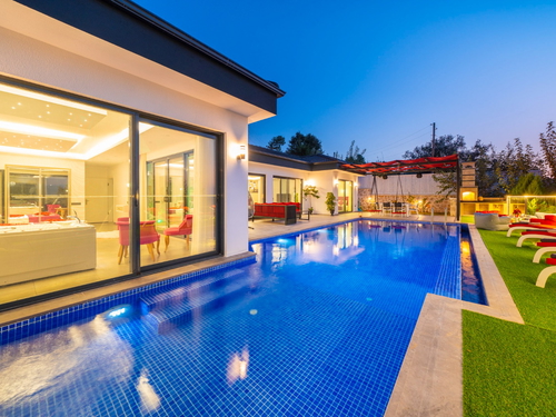  gece  -  Kasım
  | Kalkan Üzümlü’de Korunaklı Havuzlu ve Jakuzili Tatil Villası