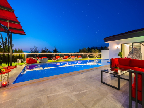  gece  -  Kasım
  | Kalkan Üzümlü’de Korunaklı Havuzlu ve Jakuzili Tatil Villası