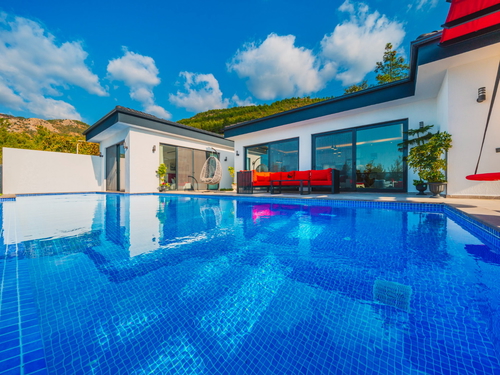  gece  -  Kasım
  | Kalkan Üzümlü’de Korunaklı Havuzlu ve Jakuzili Tatil Villası
