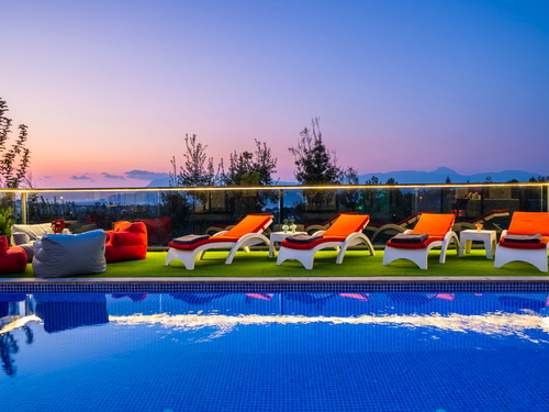  gece  -  Kasım
  | Kalkan Üzümlü’de Korunaklı Havuzlu ve Jakuzili Tatil Villası