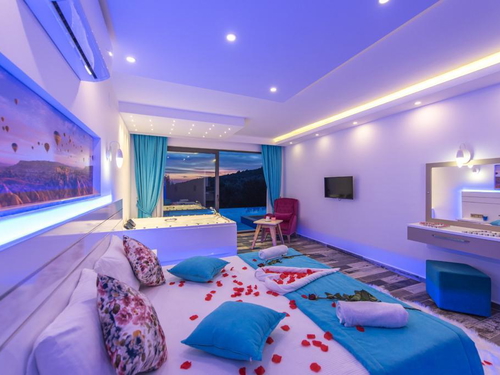 gece - Kasım
| Kalkan Üzümlü’de Doğa Manzaralı, Korunaklı ve Jakuzili Tatil Villası