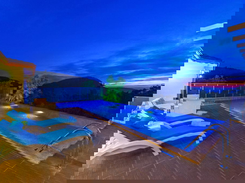  gece  -  Kasım
  | Kalkan Üzümlü’de Doğa Manzaralı, Korunaklı ve Jakuzili Tatil Villası