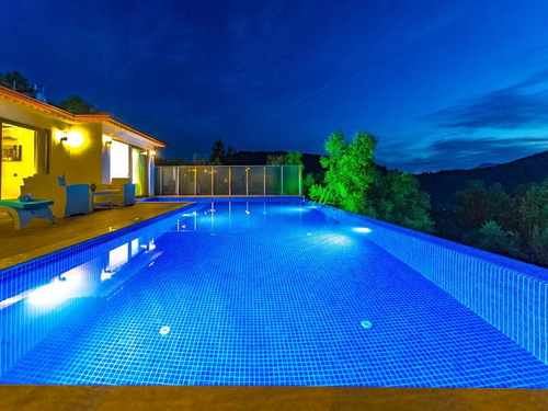 gece - Kasım
| Kalkan Üzümlü’de Doğa Manzaralı, Korunaklı ve Jakuzili Tatil Villası