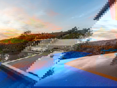  gece  -  Kasım
  | Kalkan Üzümlü’de Doğa Manzaralı, Korunaklı ve Jakuzili Tatil Villası