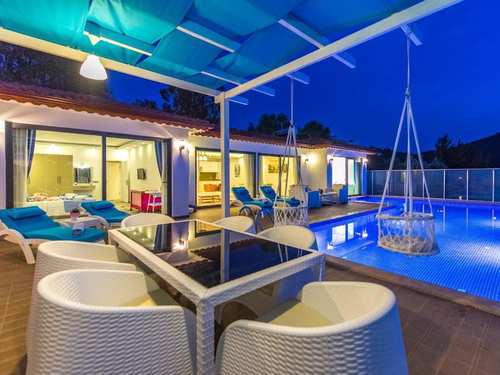 gece - Kasım
| Kalkan Üzümlü’de Doğa Manzaralı, Korunaklı ve Jakuzili Tatil Villası