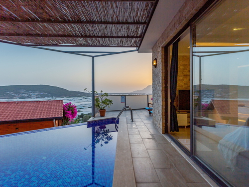 gece - Kasım
| Kalkan Yeşilköy’de Jakuzili ve Korunaklı Özel Havuzlu Villa