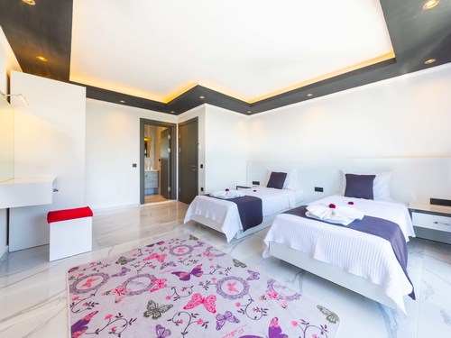  gece  -  Kasım
  | İslamlar Köyü’nde Jakuzili ve Korunaklı Havuzlu Kiralık Villa