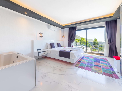 gece - Kasım
| İslamlar Köyü’nde Jakuzili ve Korunaklı Havuzlu Kiralık Villa