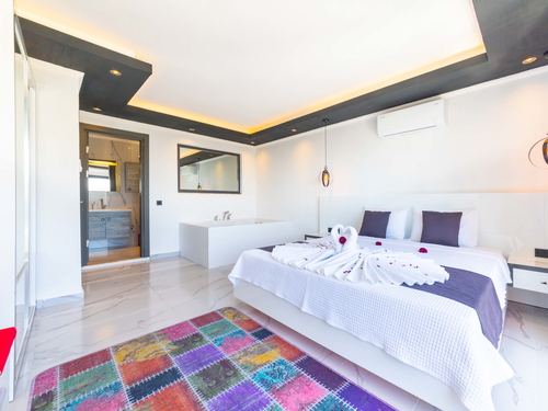 gece - Kasım
| İslamlar Köyü’nde Jakuzili ve Korunaklı Havuzlu Kiralık Villa