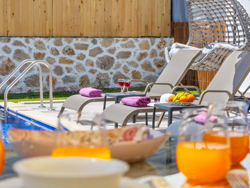  gece  -  Kasım
  | İslamlar Köyü’nde Jakuzili ve Korunaklı Havuzlu Kiralık Villa
