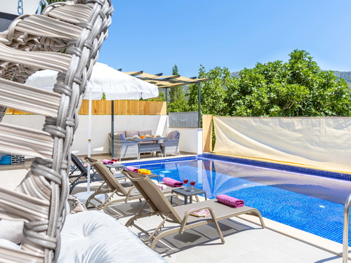 gece - Kasım
| İslamlar Köyü’nde Jakuzili ve Korunaklı Havuzlu Kiralık Villa