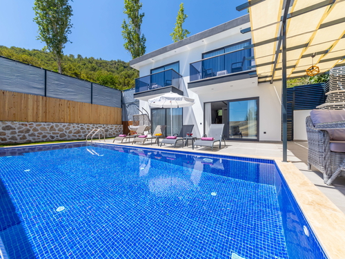 gece - Kasım
| İslamlar Köyü’nde Jakuzili ve Korunaklı Havuzlu Kiralık Villa