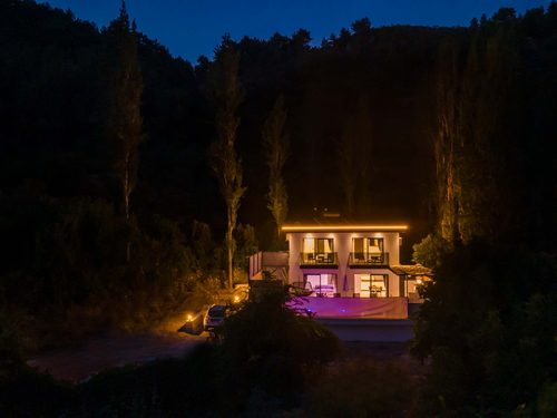  gece  -  Kasım
  | İslamlar Köyü’nde Jakuzili ve Korunaklı Havuzlu Kiralık Villa