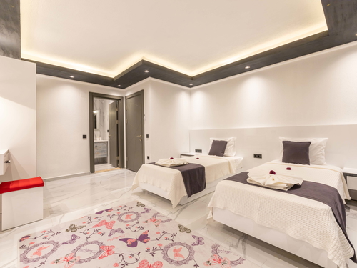  gece  -  Kasım
  | İslamlar Köyü’nde Jakuzili ve Korunaklı Havuzlu Kiralık Villa