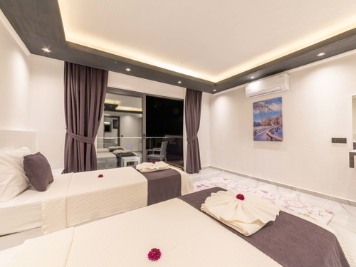  gece  -  Kasım
  | İslamlar Köyü’nde Jakuzili ve Korunaklı Havuzlu Kiralık Villa