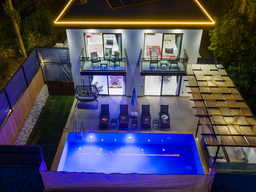 gece  -  Kasım
  | İslamlar Köyü’nde Jakuzili ve Korunaklı Havuzlu Kiralık Villa