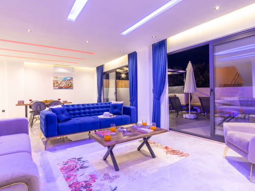  gece  -  Kasım
  | İslamlar Köyü’nde Jakuzili ve Korunaklı Havuzlu Kiralık Villa