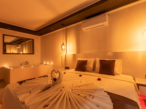  gece  -  Kasım
  | İslamlar Köyü’nde Jakuzili ve Korunaklı Havuzlu Kiralık Villa