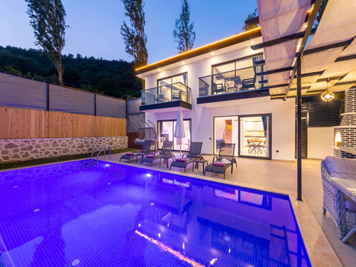  gece  -  Kasım
  | İslamlar Köyü’nde Jakuzili ve Korunaklı Havuzlu Kiralık Villa