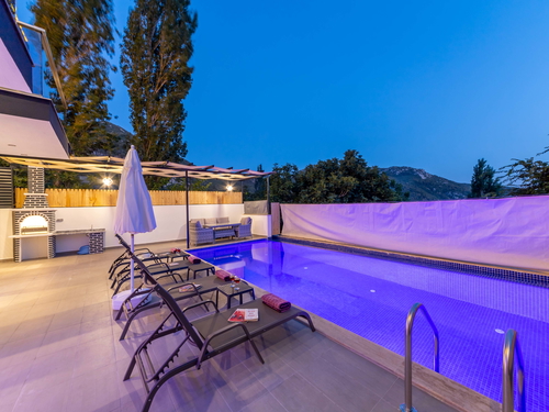 gece - Kasım
| İslamlar Köyü’nde Jakuzili ve Korunaklı Havuzlu Kiralık Villa