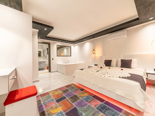  gece  -  Kasım
  | İslamlar Köyü’nde Jakuzili ve Korunaklı Havuzlu Kiralık Villa