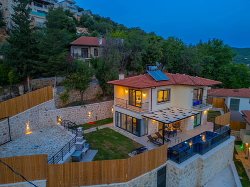  gece  -  Kasım
  | Villa Kaş Çukurbağ’da Muhafazakar, Özel Havuzlu 6 Kişilik Kiralık Villa