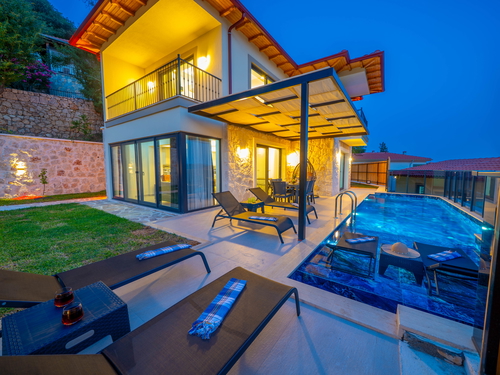 gece - Kasım
| Villa Kaş Çukurbağ’da Muhafazakar, Özel Havuzlu 6 Kişilik Kiralık Villa