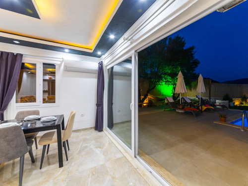  gece  -  Kasım
  | Sarıbelen’de Jakuzili ve Geniş Bahçeli Doğa İçinde Tatil Villası