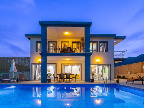gece - Kasım
| Sarıbelen’de Jakuzili ve Geniş Bahçeli Doğa İçinde Tatil Villası
