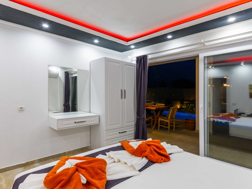  gece  -  Kasım
  | Sarıbelen’de Jakuzili ve Geniş Bahçeli Doğa İçinde Tatil Villası