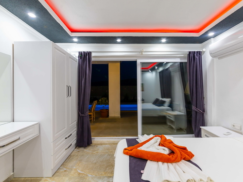 gece - Kasım
| Sarıbelen’de Jakuzili ve Geniş Bahçeli Doğa İçinde Tatil Villası