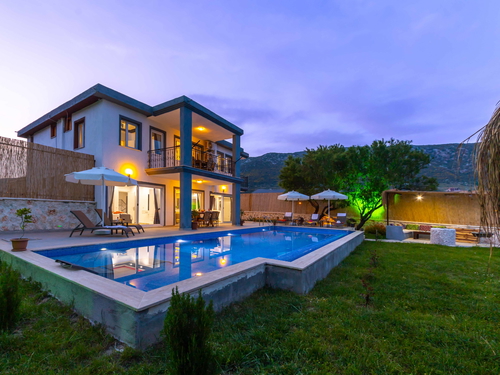 gece - Kasım
| Sarıbelen’de Jakuzili ve Geniş Bahçeli Doğa İçinde Tatil Villası