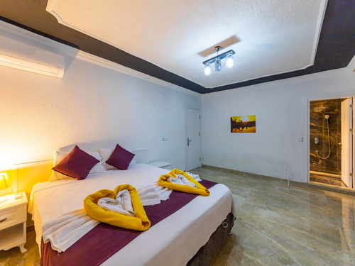  gece  -  Kasım
  | Sarıbelen’de Jakuzili ve Geniş Bahçeli Doğa İçinde Tatil Villası
