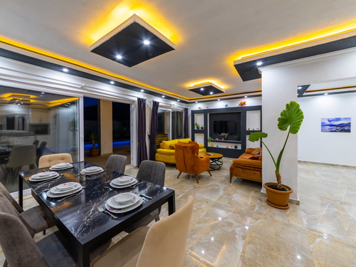 gece - Kasım
| Sarıbelen’de Jakuzili ve Geniş Bahçeli Doğa İçinde Tatil Villası
